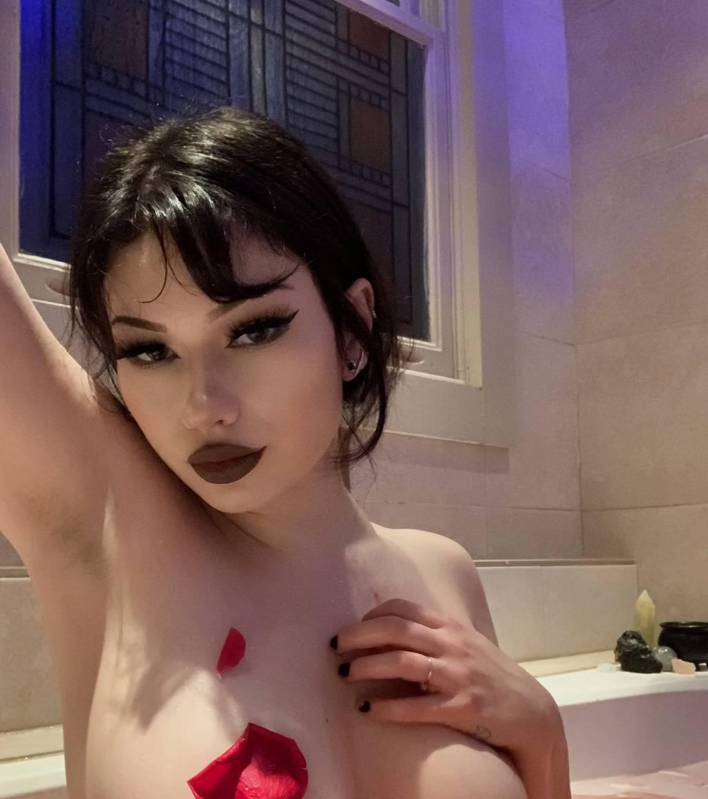 SEXY UPSCALE PLAYMATE tight&wet..party friendly.