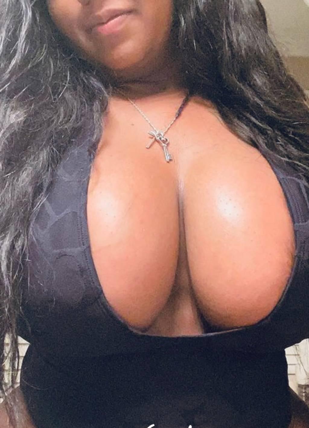 SOUTH UPSCALE sexy ebony