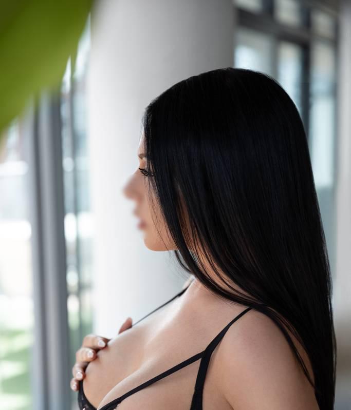 MARKHAM ___VIP Uma Loveina ___Busty Brunette Beauty